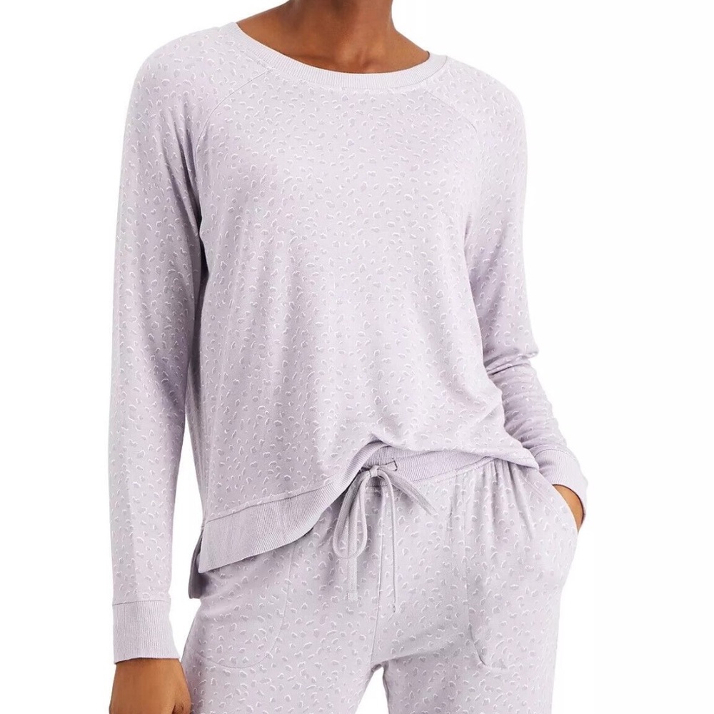 NWT Alfani Super Soft Long Sleeve Funky Animal Print Crewneck Loungewear PJ Top